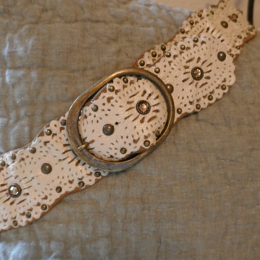 Beautiful Vintage  Cream LeatherRock Leather and Crystal Belt